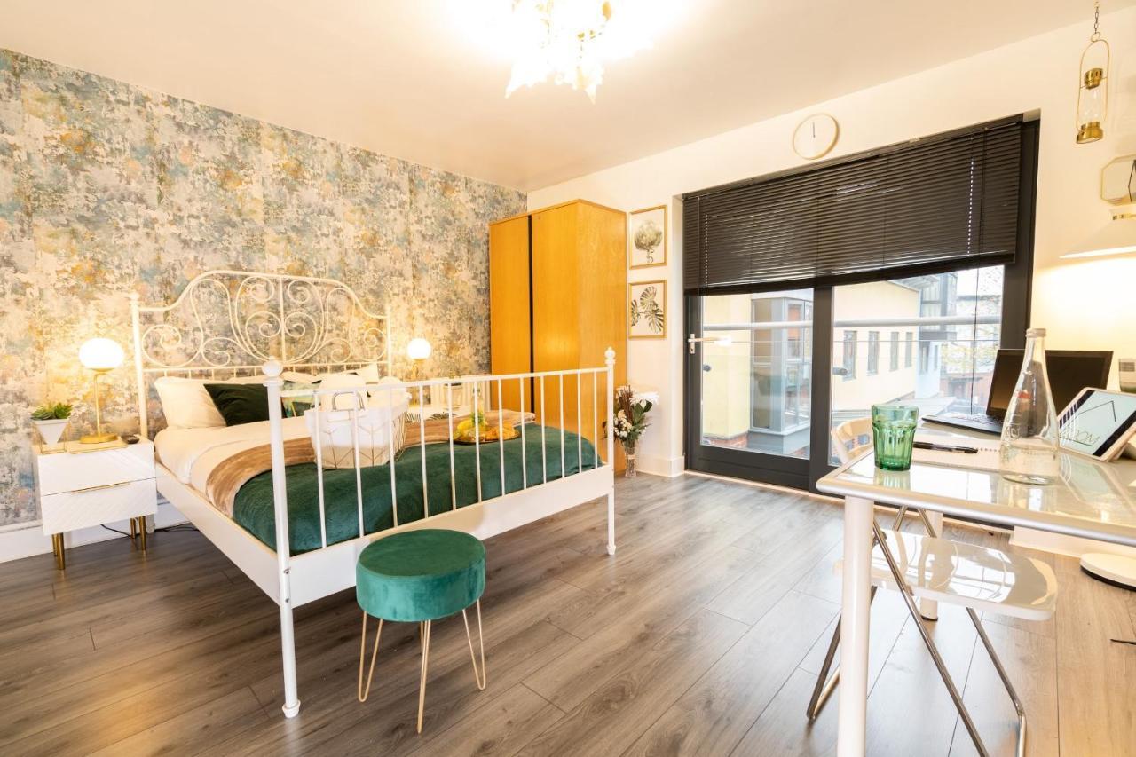 Luxe Place - Netflix & Workspace For 6 Birmingham Buitenkant foto