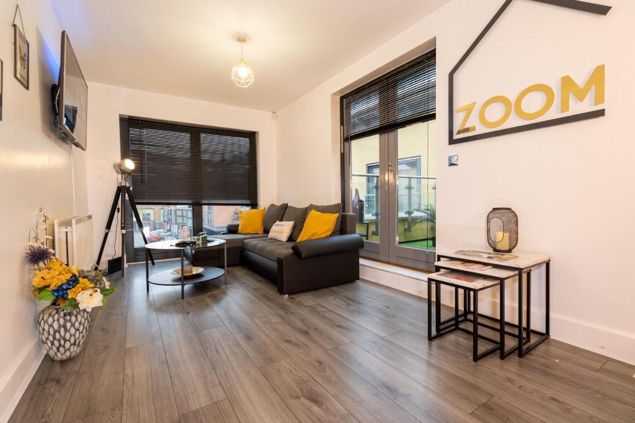 Luxe Place - Netflix & Workspace For 6 Birmingham Buitenkant foto