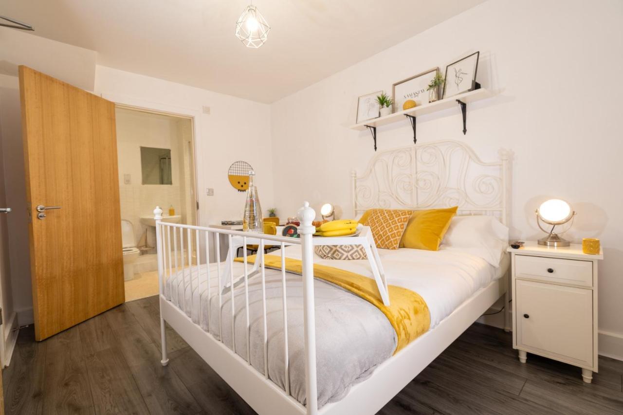 Luxe Place - Netflix & Workspace For 6 Birmingham Buitenkant foto