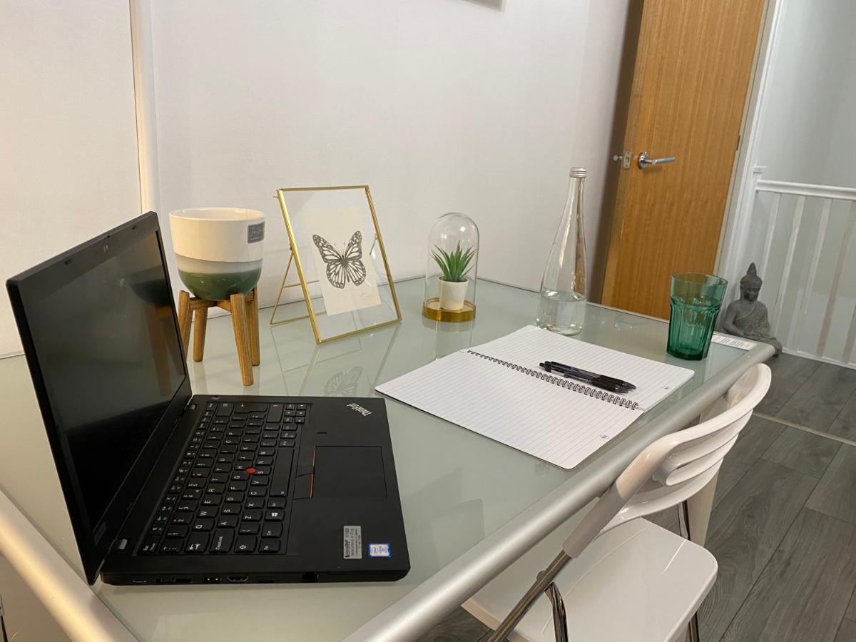 Luxe Place - Netflix & Workspace For 6 Birmingham Buitenkant foto