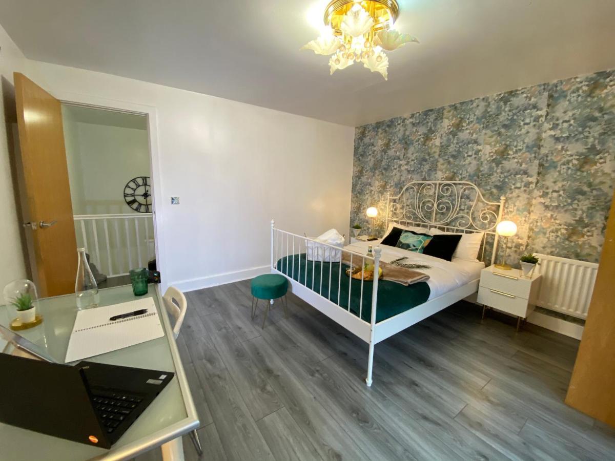 Luxe Place - Netflix & Workspace For 6 Birmingham Buitenkant foto