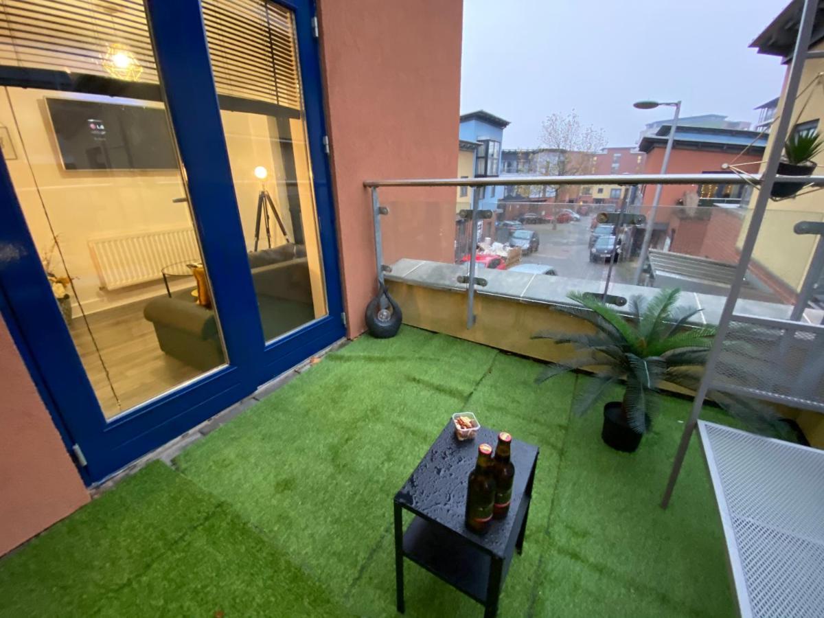 Luxe Place - Netflix & Workspace For 6 Birmingham Buitenkant foto
