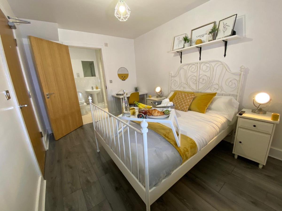 Luxe Place - Netflix & Workspace For 6 Birmingham Buitenkant foto