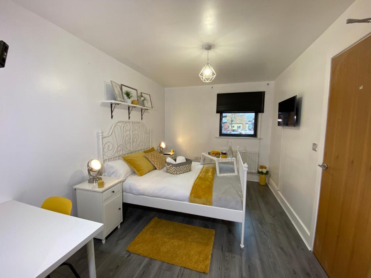 Luxe Place - Netflix & Workspace For 6 Birmingham Buitenkant foto