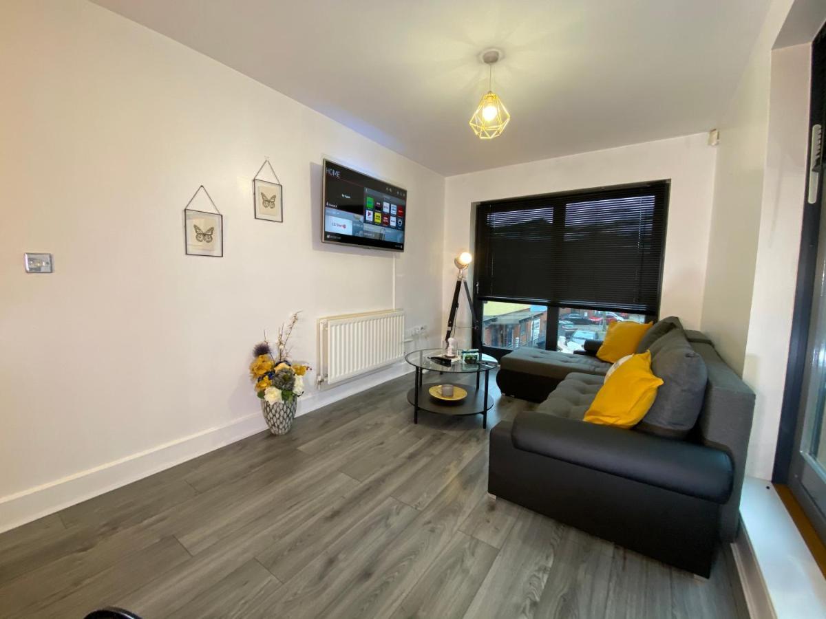 Luxe Place - Netflix & Workspace For 6 Birmingham Buitenkant foto